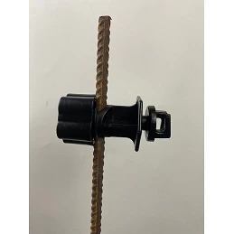 Acquista Isolatore Per Pali In Ferro 50 Pezzi con riferimento K901 della ditta KOMIPROTECT