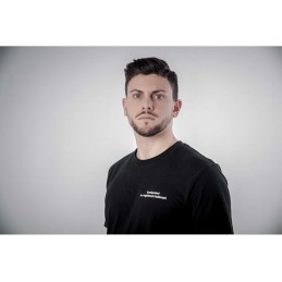 Acquista komiprotect T-Shirt Minimal BLACK Stile Streetwear con riferimento K050 della ditta 