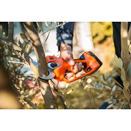 Acquista Forbice Elettrica Titania E40 TP Stocker Taglio 40 mm con 2 Batterie con riferimento 315 della ditta Stocker