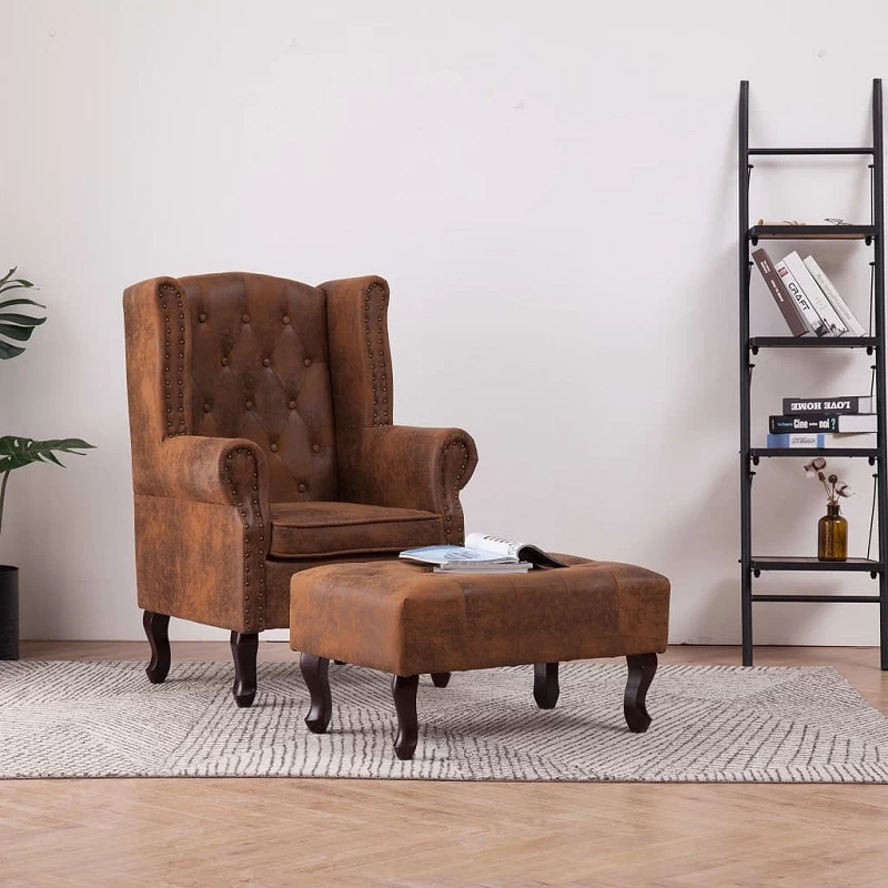 Acquista Poltrona Chesterfield e Pouf Marrone Similpelle Scamosciata con riferimento GHV-281277 della ditta GARDENHOME